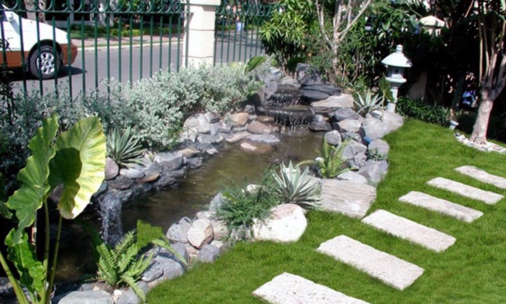 Đá trang trí sân vườn kết hợp cây xanh như thế nào?